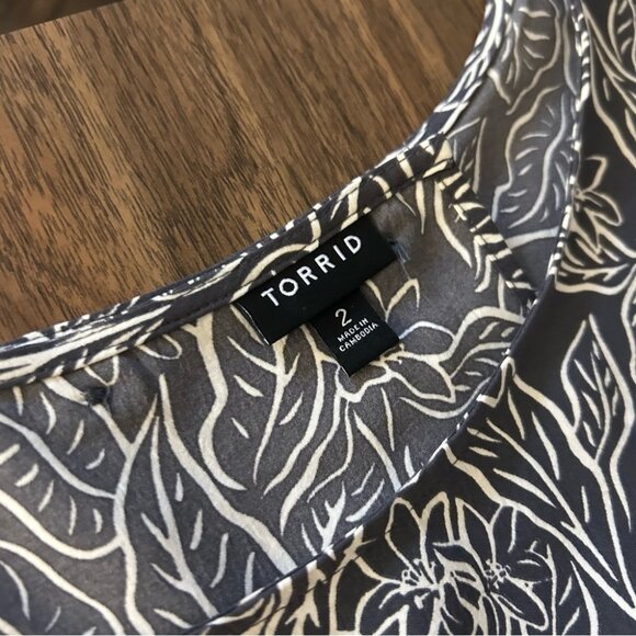 ❤️ Torrid floral flowy Top 2X - Picture 8 of 9